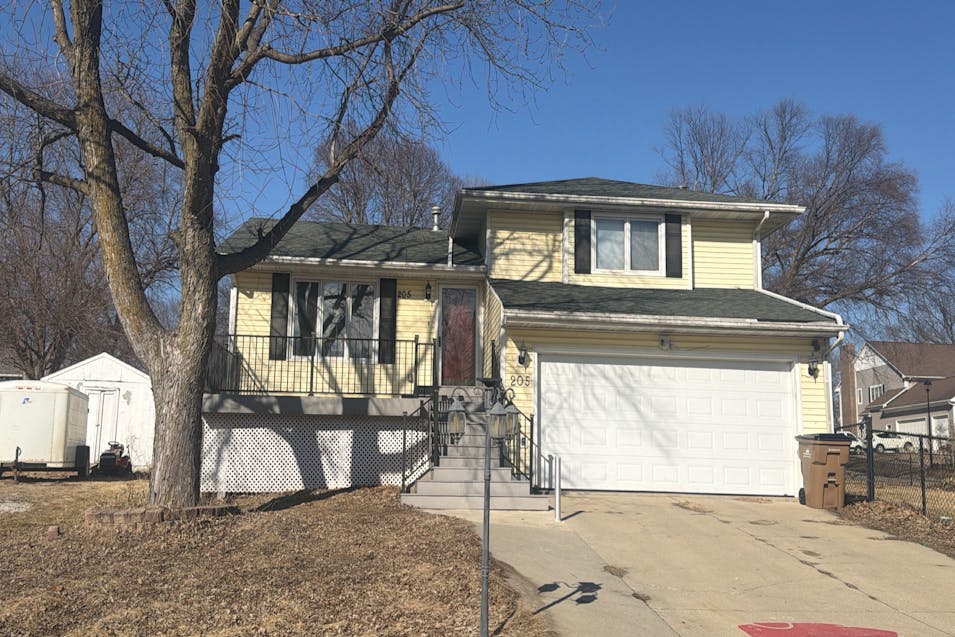 205 Columbia St Carlisle, IA 50047, Warren County