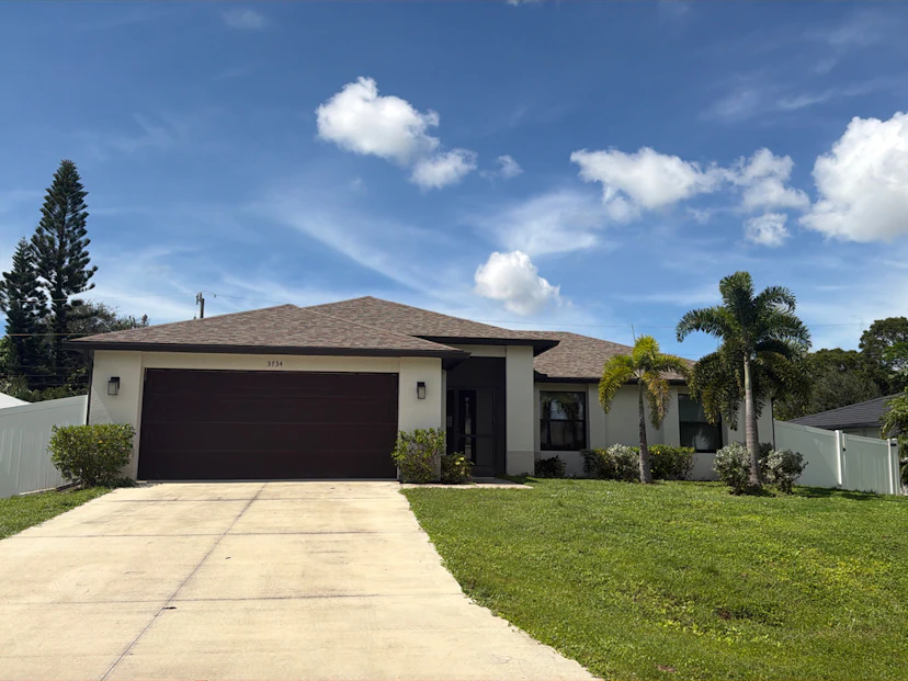 3734 Se 3rd Pl