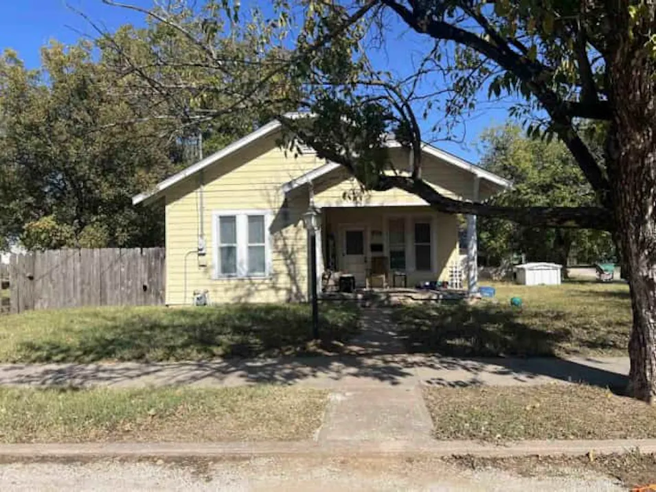 516e Gilbert Street Henrietta, TX 76365, Clay County