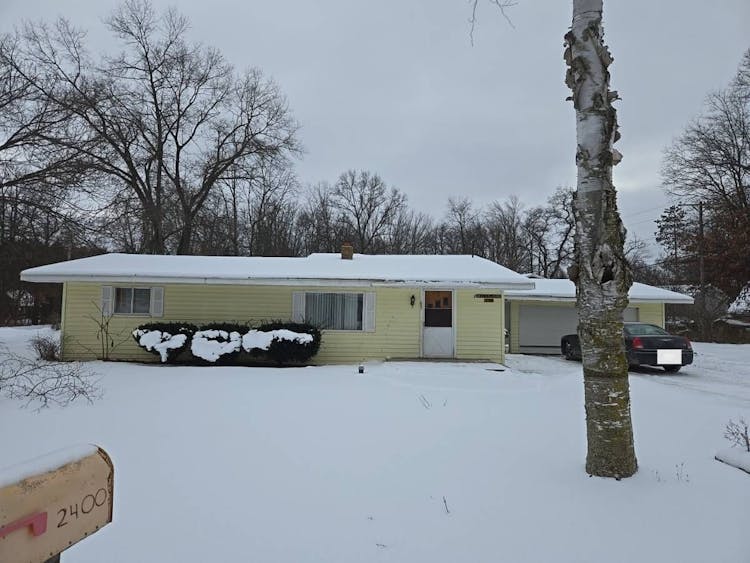 2400 Alice St Farwell, MI 48622, Clare County