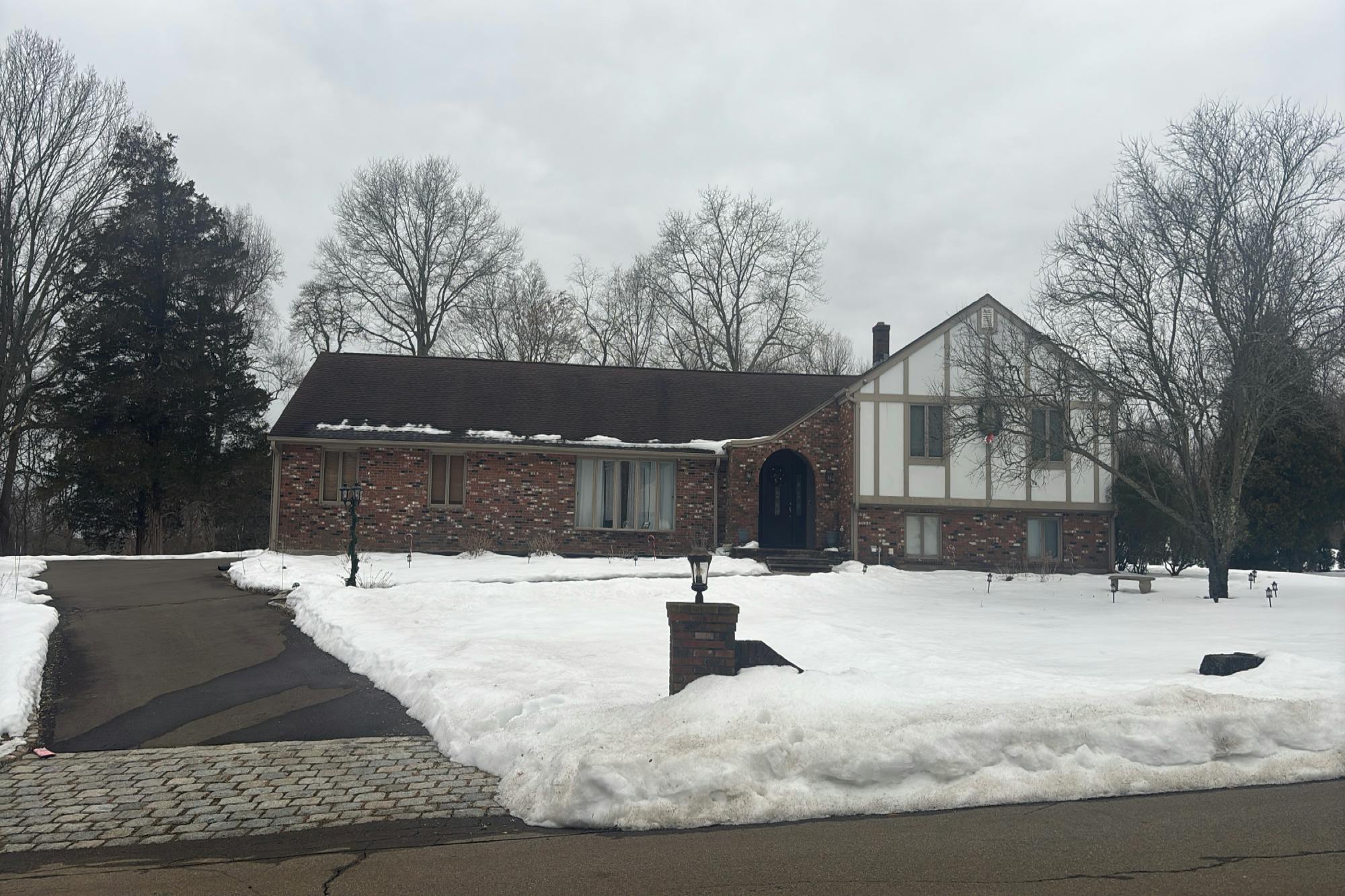 Hickory Hill Ln, Branford, CT 06405