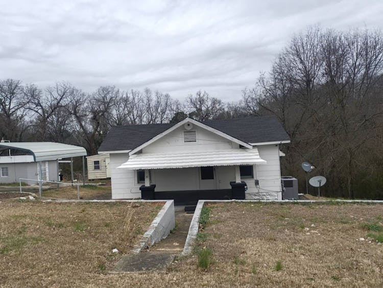 39 Central Ave Anniston, AL 36201, Calhoun County