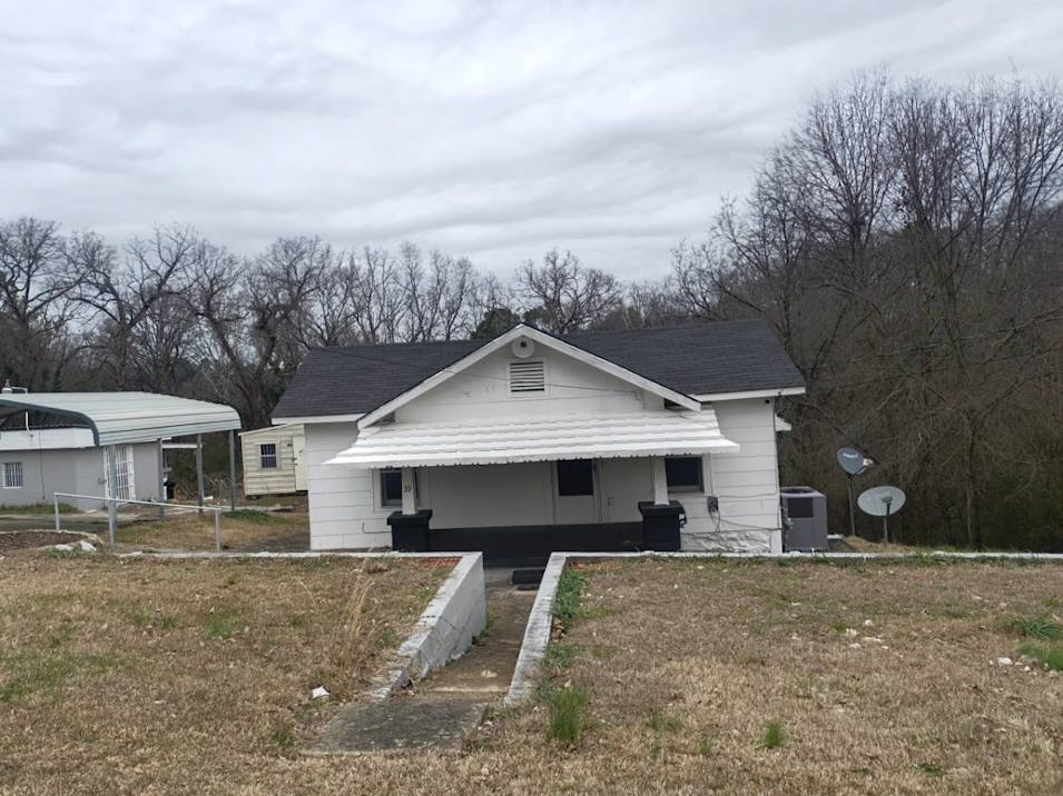 39 Central Ave Anniston, AL 36201, Calhoun County