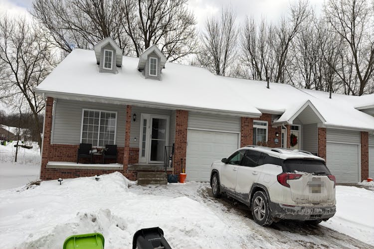 1118 Eastoak St Fenton, MI 48430, Genesee County