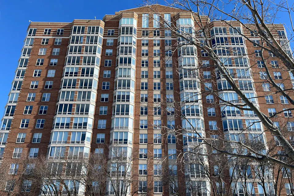 250 E Harbortown Dr Unit 1306 Detroit, MI 48207, Wayne County