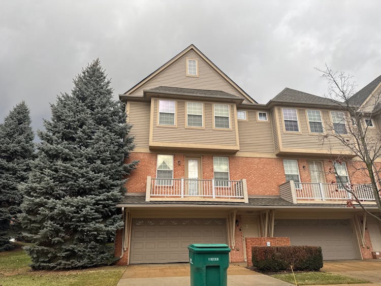 56669 Sunset Dr Shelby Township, MI 48316-5747, Macomb County