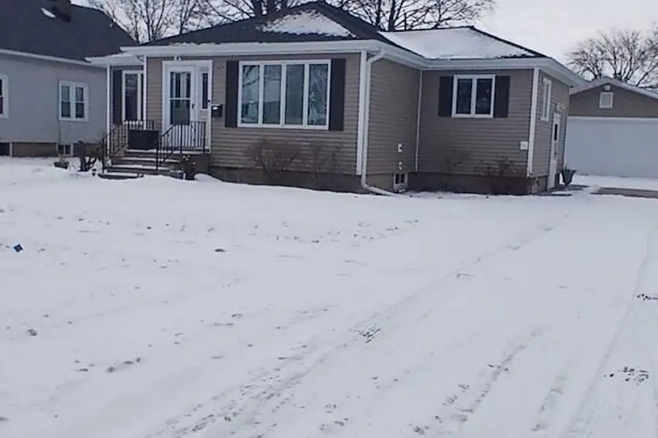 2409 14th Ave Menominee, MI 49858-2364, Menominee County