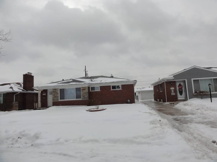 16174 Sprenger Ave Eastpointe, MI 48021, Macomb County