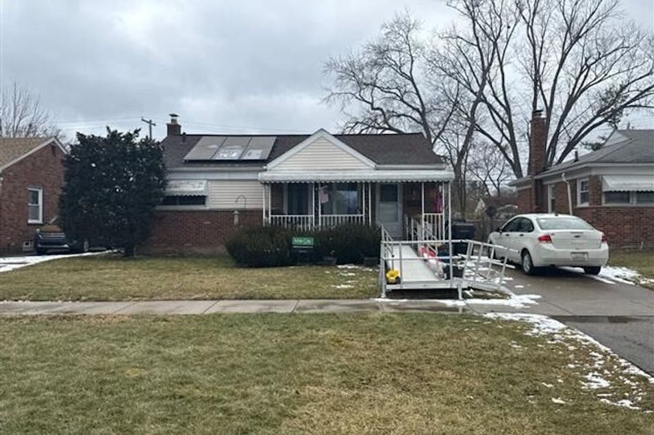 17669 Delaware Ave Redford, MI 48240-2340, Wayne County