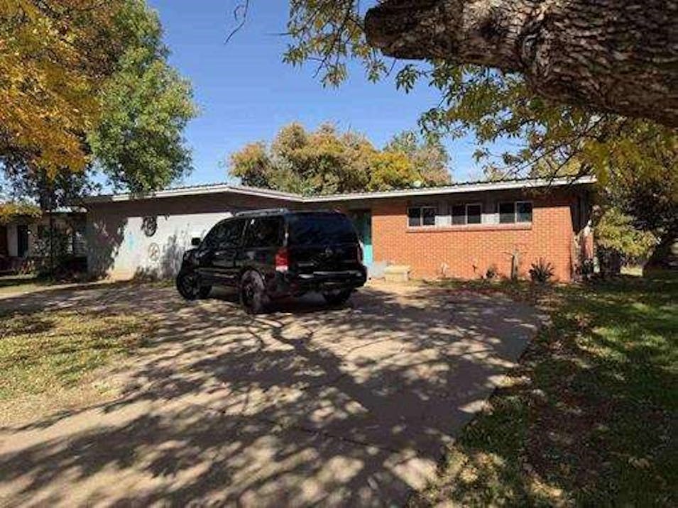 614 W Texas Ave Iowa Park, TX 76367, Wichita County