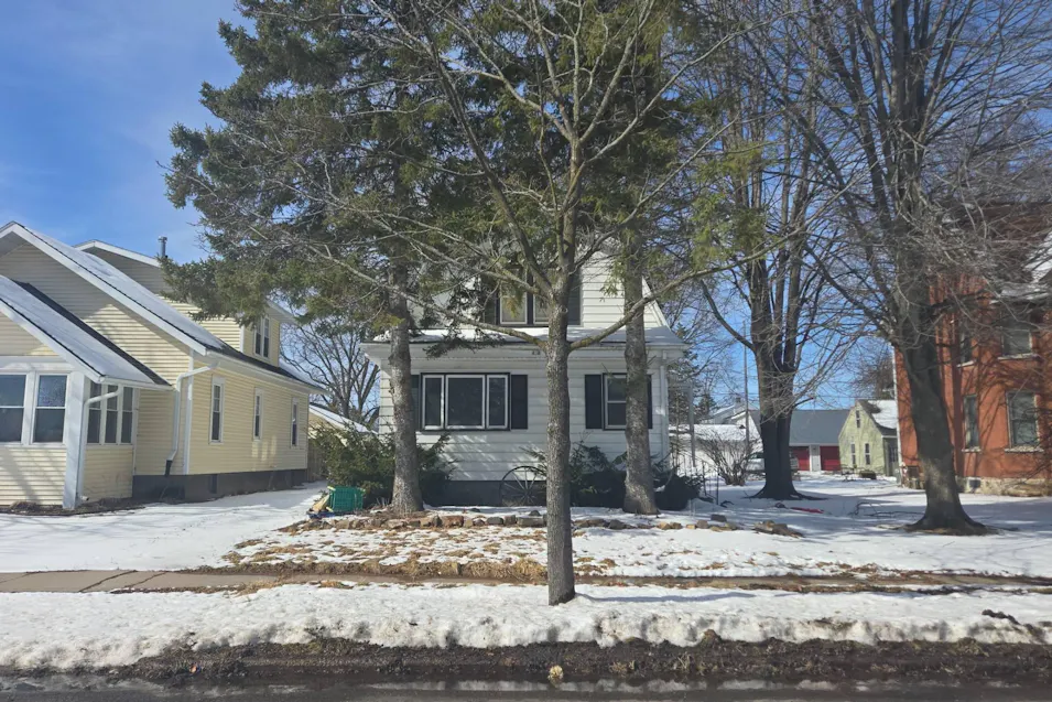 810 S Vine Ave Marshfield, WI 54449, Wood County