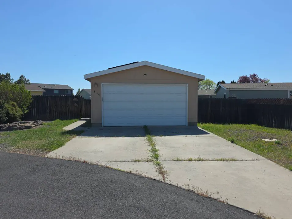 834 NE Paiute Ct Redmond, OR 97756, Deschutes County