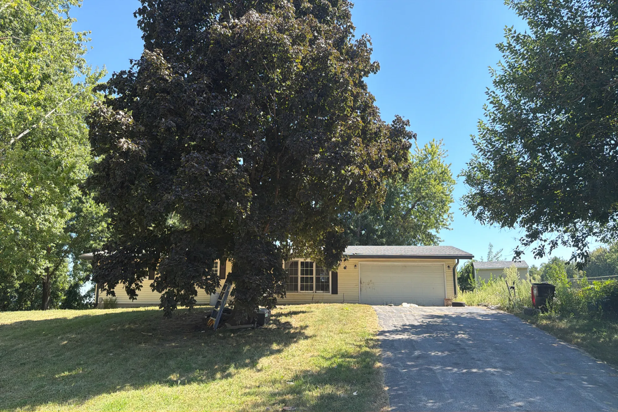 Park Pl, Petersburg, IL 62675