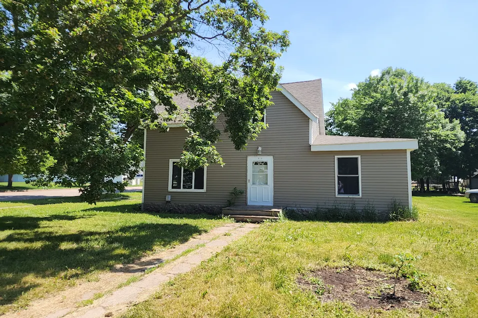 403 Holcombe Ave S Litchfield, MN 55355, Meeker County