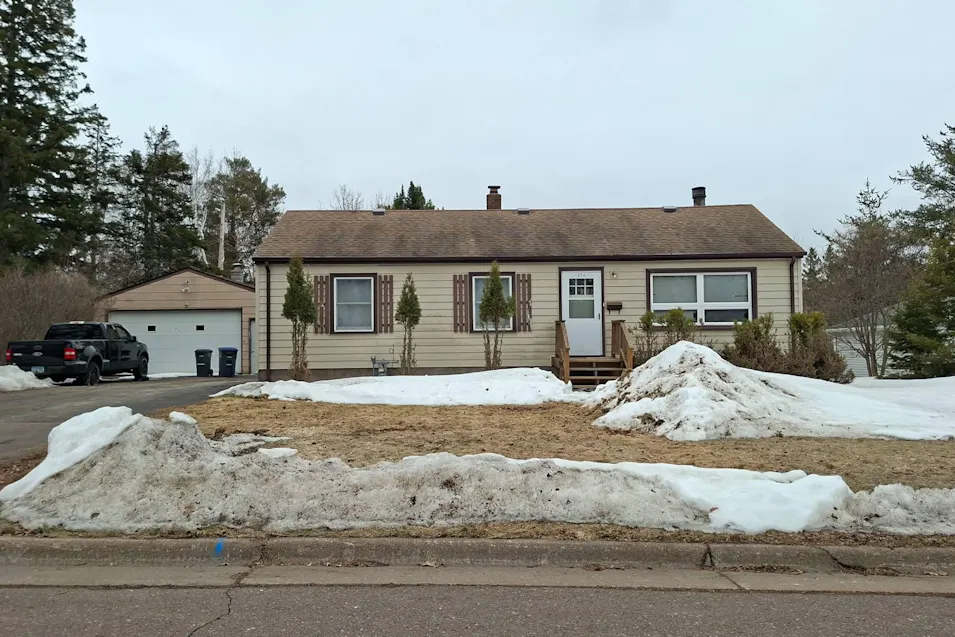 226 Farley Ln Duluth, MN 55803, St. Louis County