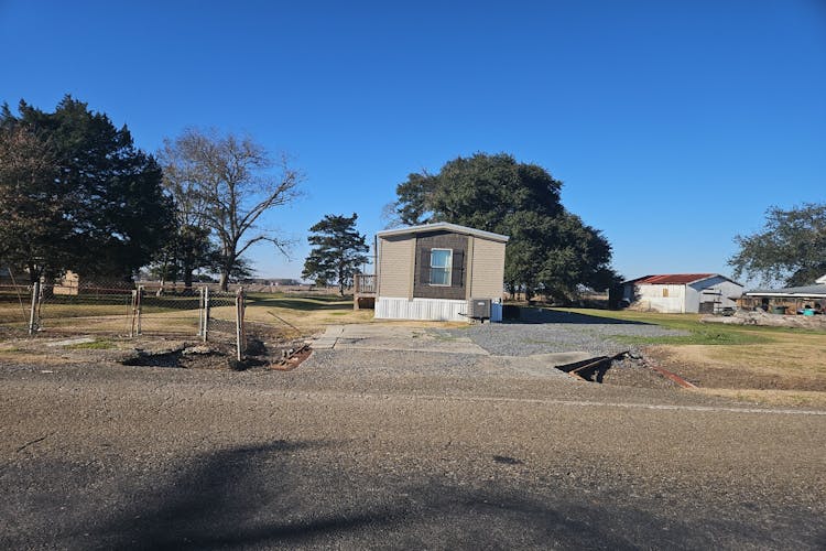 611lake Dauterive Rd Loreauville, LA 70552, Iberia County