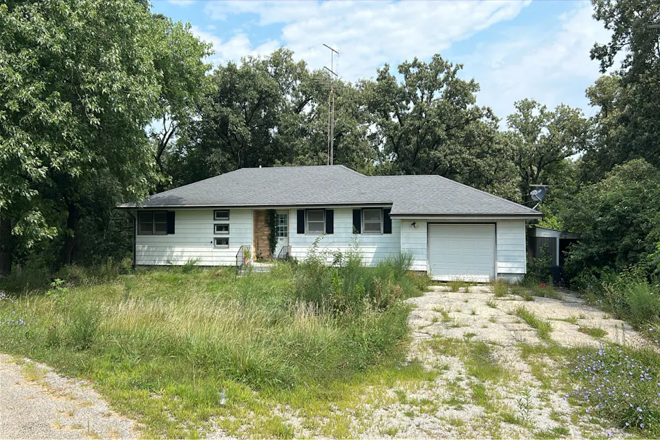 202 Hickory Dr Roberts, IL 60962, Ford County