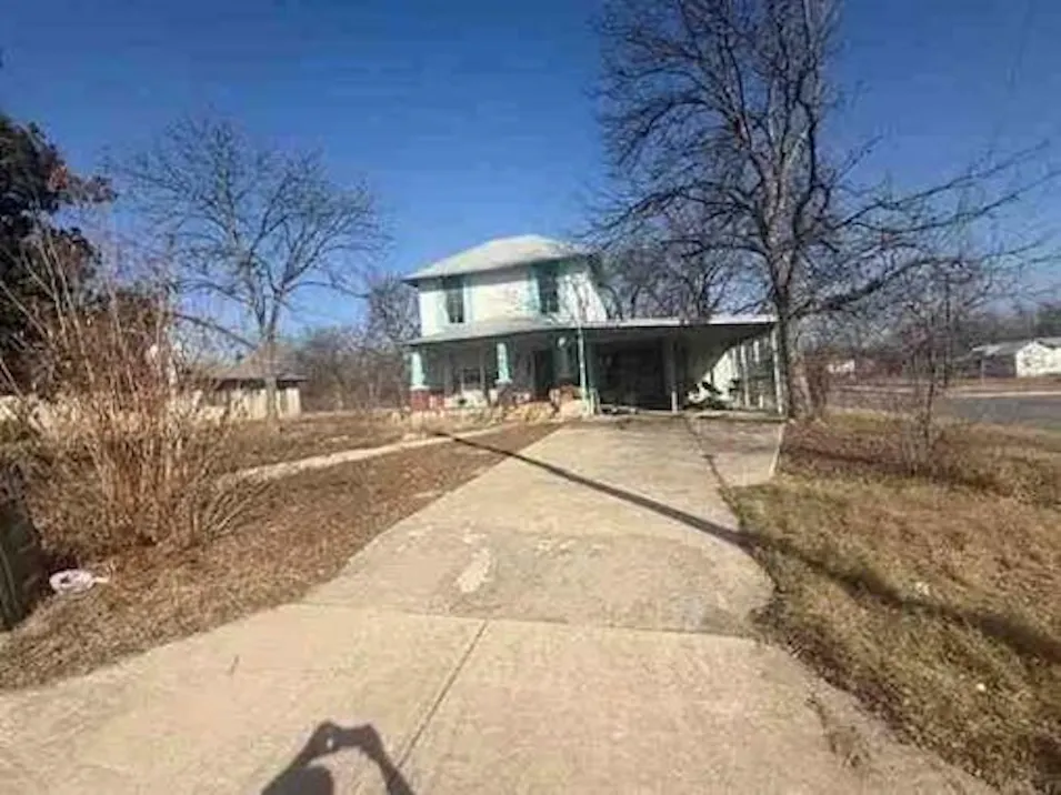 136 E Doughty St Uvalde, TX 78801, Uvalde County