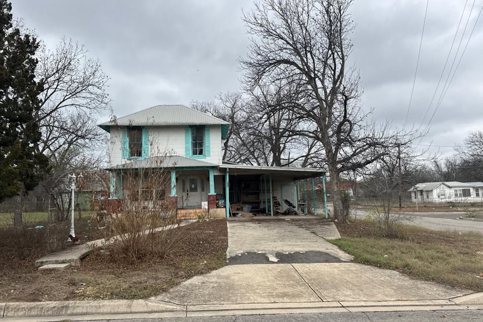 136 E Doughty St Uvalde, TX 78801, Uvalde County