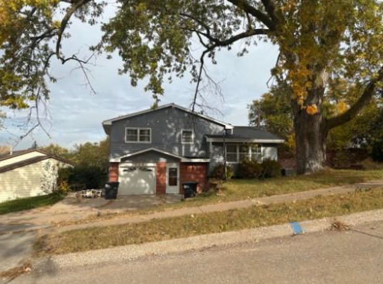 7624 Nebraska Ave Omaha, NE 68134, Douglas County