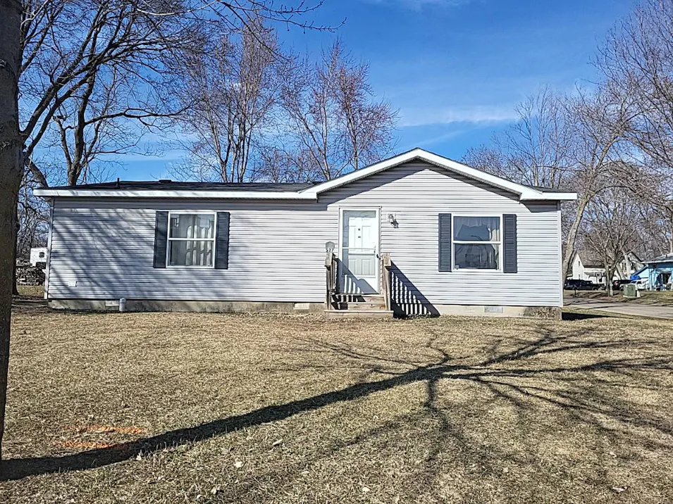 527 E South St Litchfield, MN 55355, Meeker County