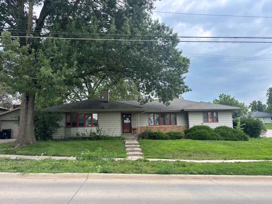 1303 W 12th St Cedar Falls, IA 50613, Black Hawk County