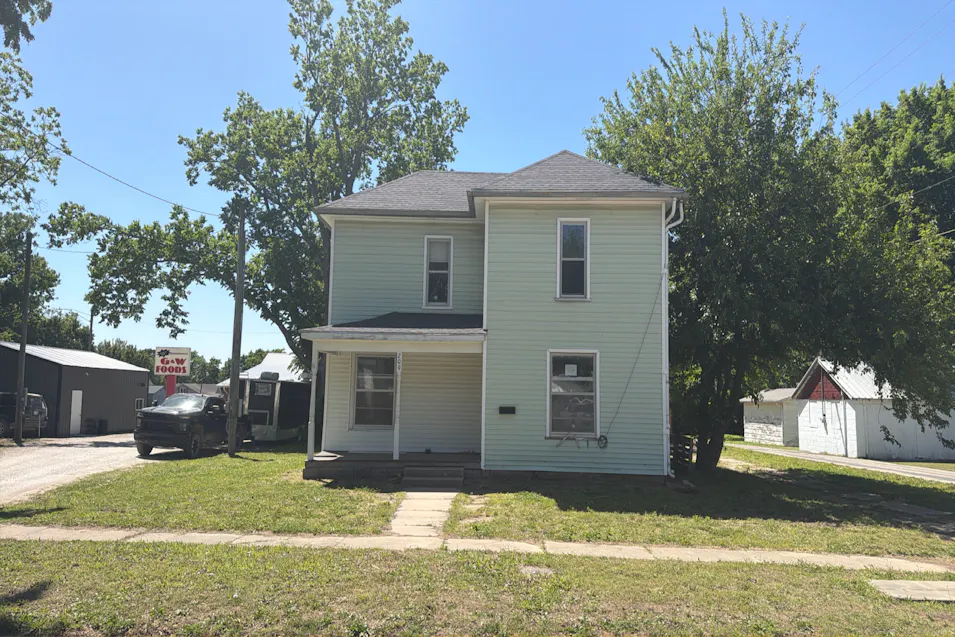 209 S Prairie St. Yates Center, KS 66783, Woodson County