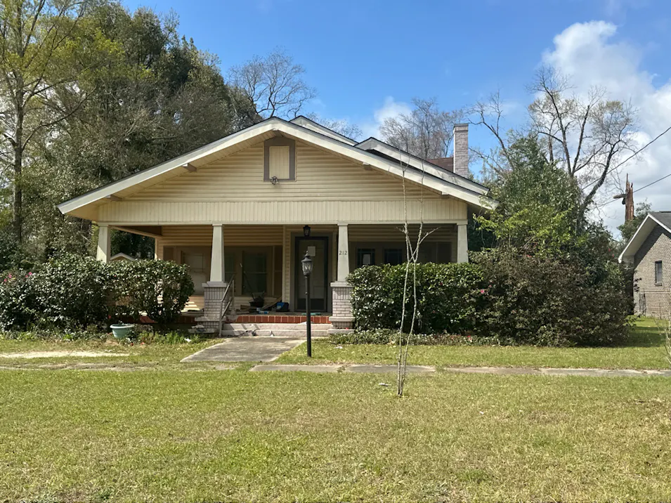 212 S Academy St Geneva, AL 36340, Geneva County