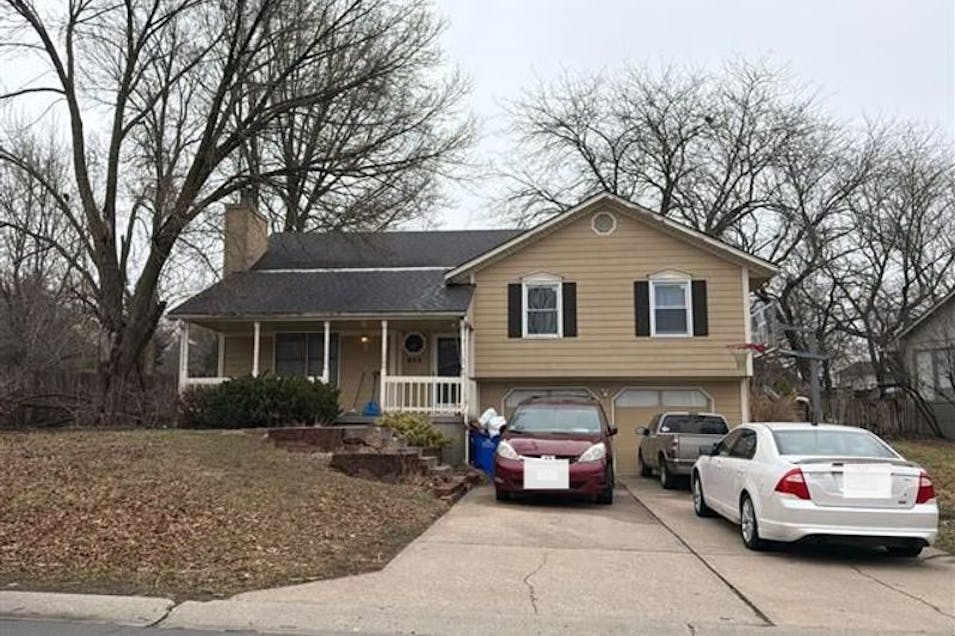 833 NE Bristol Dr Lees Summit, MO 64086, Jackson County