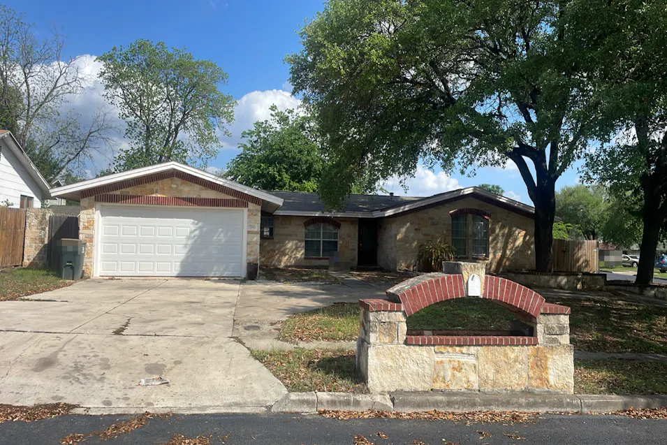 7900 Deep Frst San Antonio, TX 78239, Bexar County