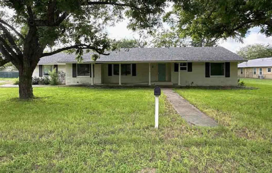504 Marburger St Smithville, TX 78957, Bastrop County