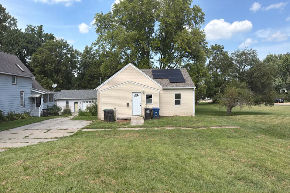 1300 E Lacona Ave Des Moines, IA 50315, Polk County