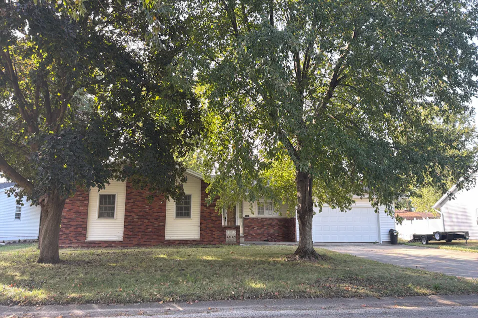 1221 Commanche Rd Auburn, IL 62615, Sangamon County