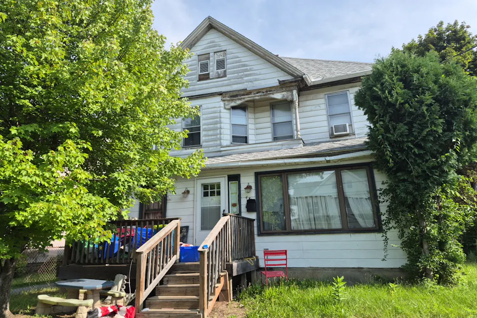 43 Glen Street Holyoke, MA 01040, Hampden County