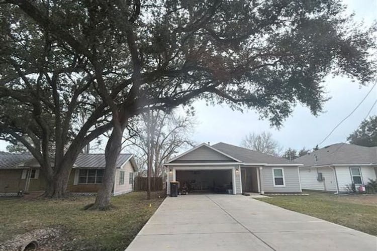 612 Beaumont St Anahuac, TX 77514, Chambers County