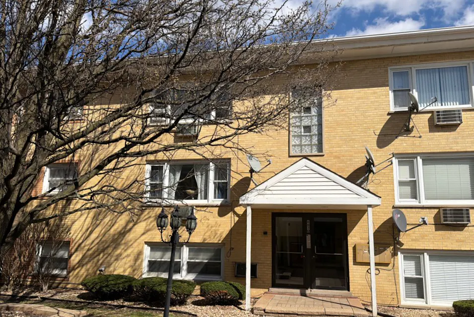 6630 W 95th St Apt 1b Oak Lawn, IL 60453, Cook County