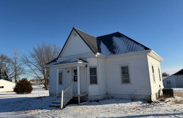 110 12th St SE Oelwein, IA 50662, Fayette County