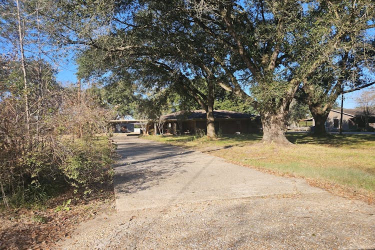 5015 Jasper Rd New Iberia, LA 70560, Iberia County