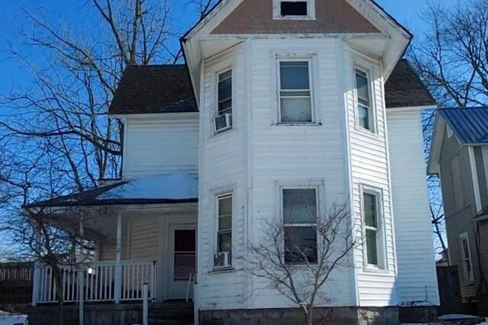 284 S High St Marion, OH 43302, Marion County