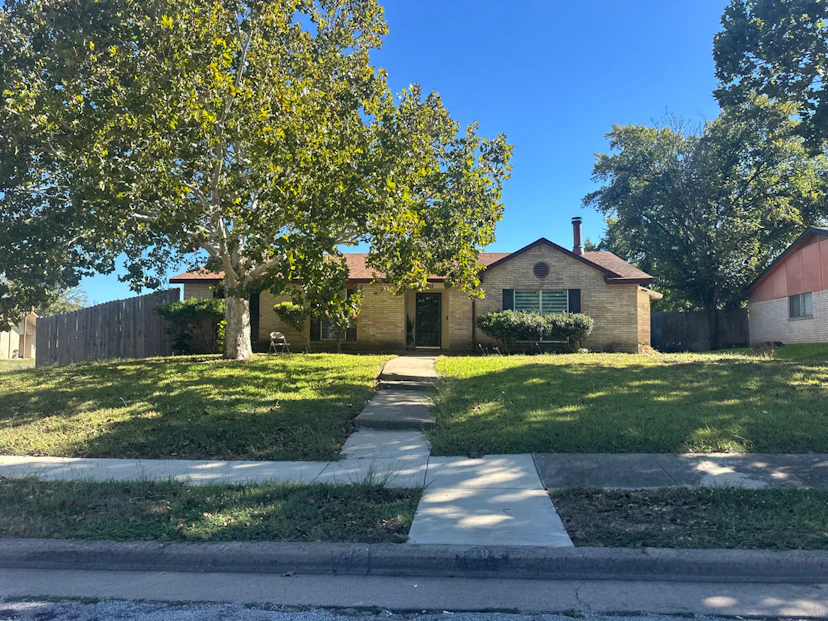 1202 Canyon Oaks Dr