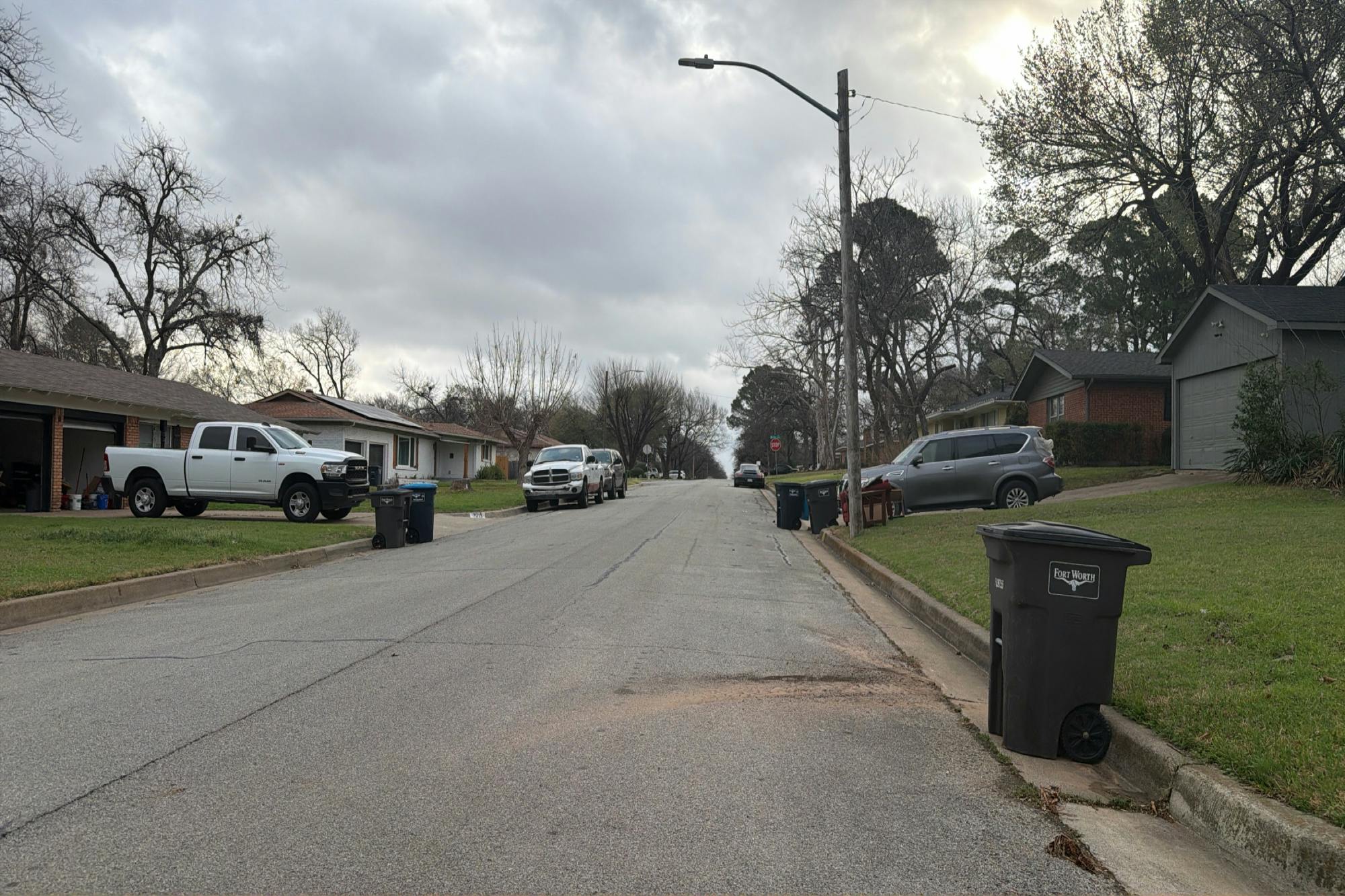 Robinhood Ln, Fort Worth, TX 76112