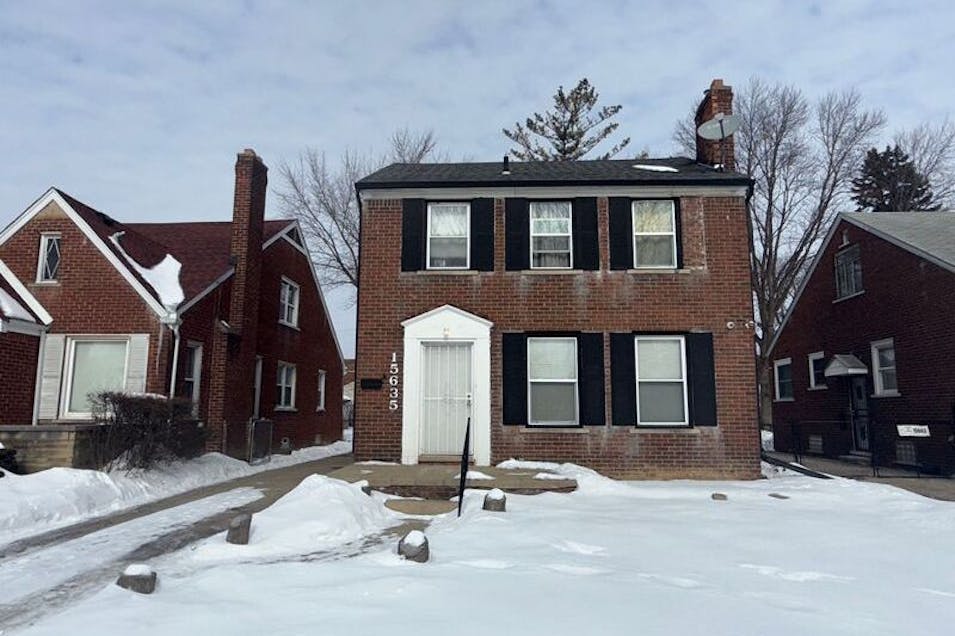 15635 Spring Garden St Detroit, MI 48205-3528, Wayne County