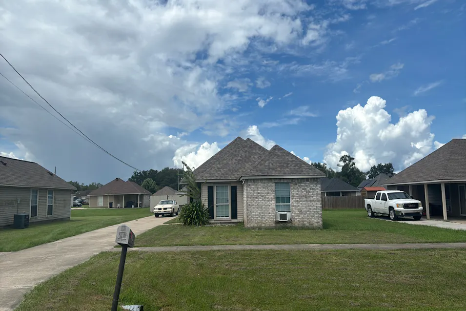 1205 S Hempshire Ave Gonzales, LA 70737, Ascension Parish County
