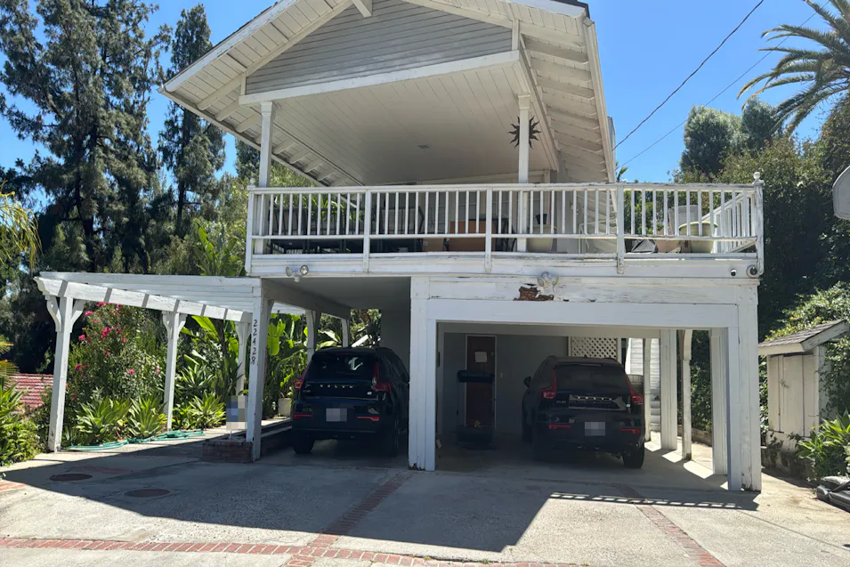 22428 Cass Ave Los Angeles, CA 91364, Los Angeles County