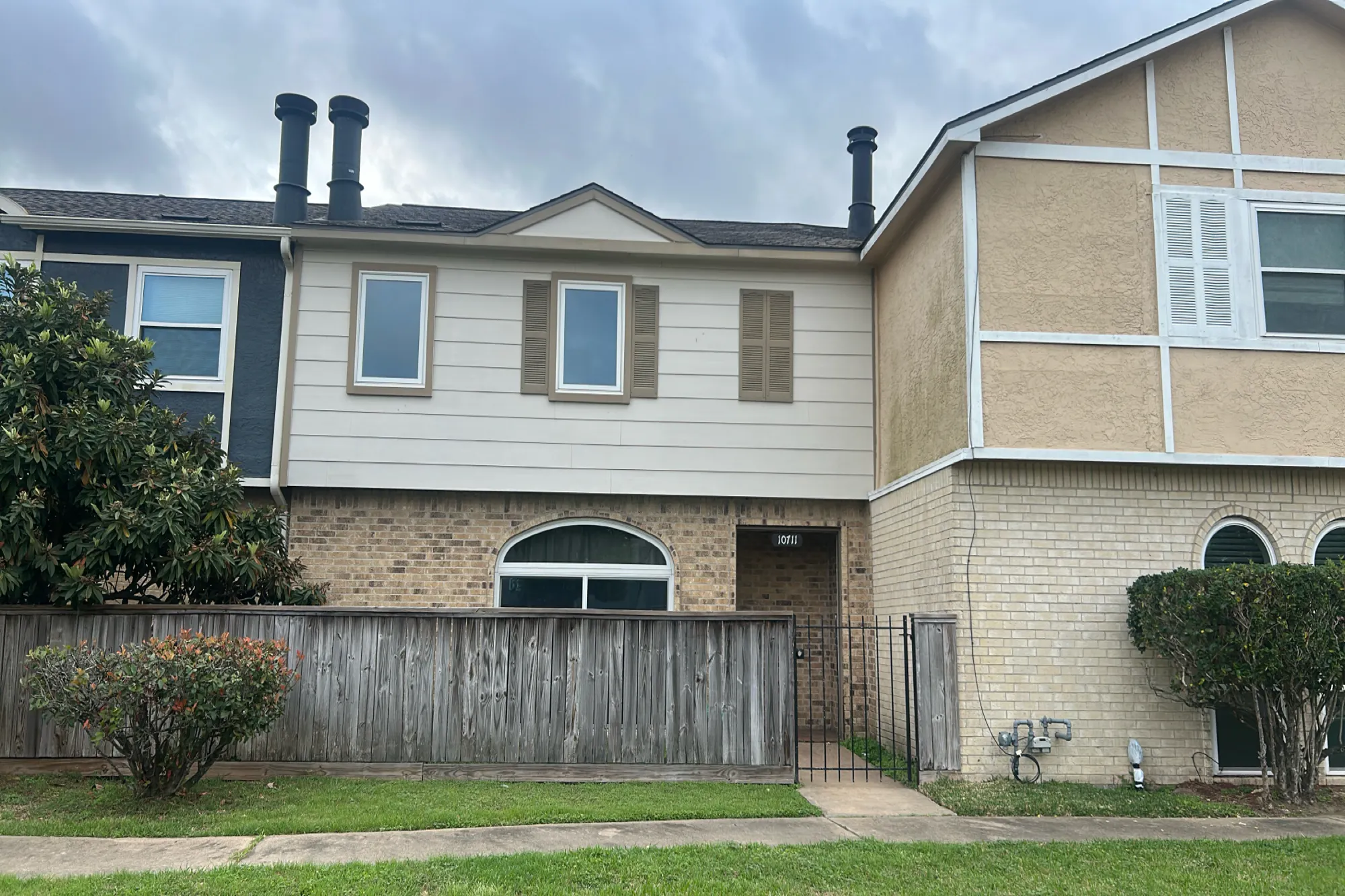 Sandpiper Dr, Houston, TX 77096