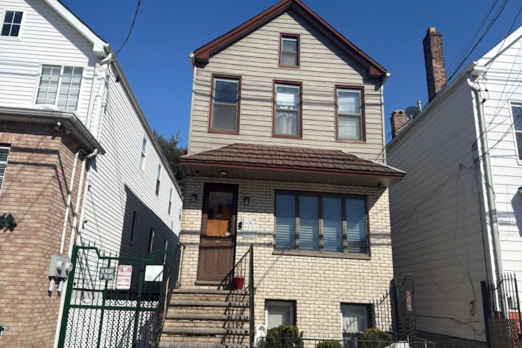 281 Walnut Street Newark, NJ 07105, Essex County