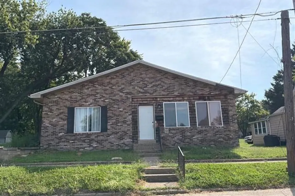 53 N Avenue B Canton, IL 61520, Fulton County
