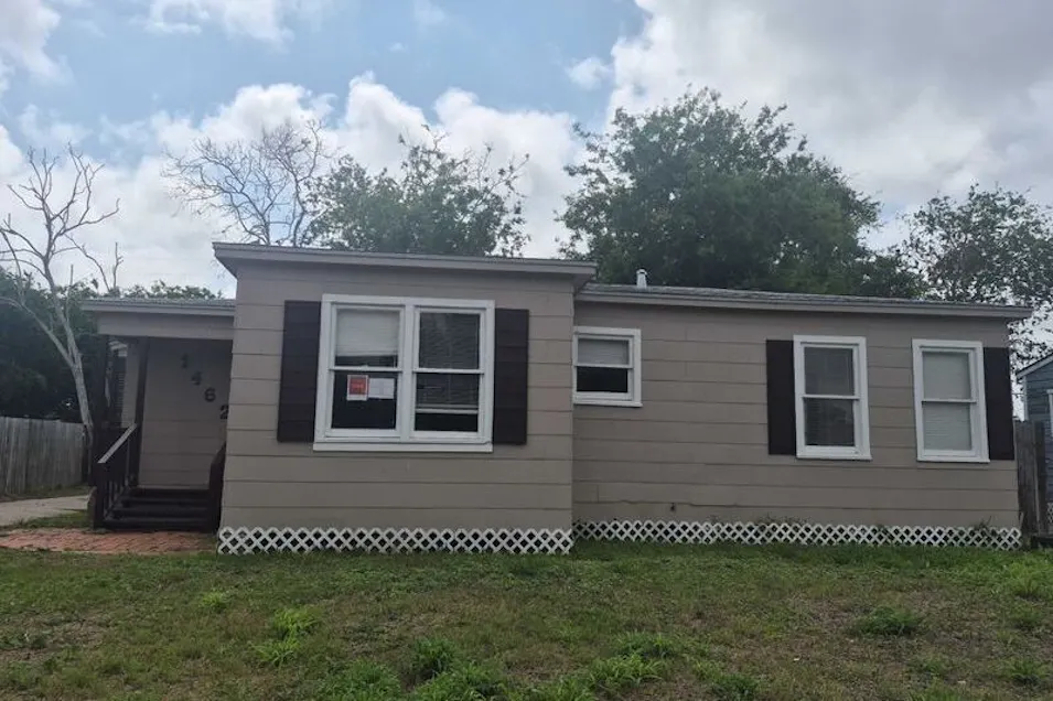 1462 Melbourne Dr Corpus Christi, TX 78415, Nueces County