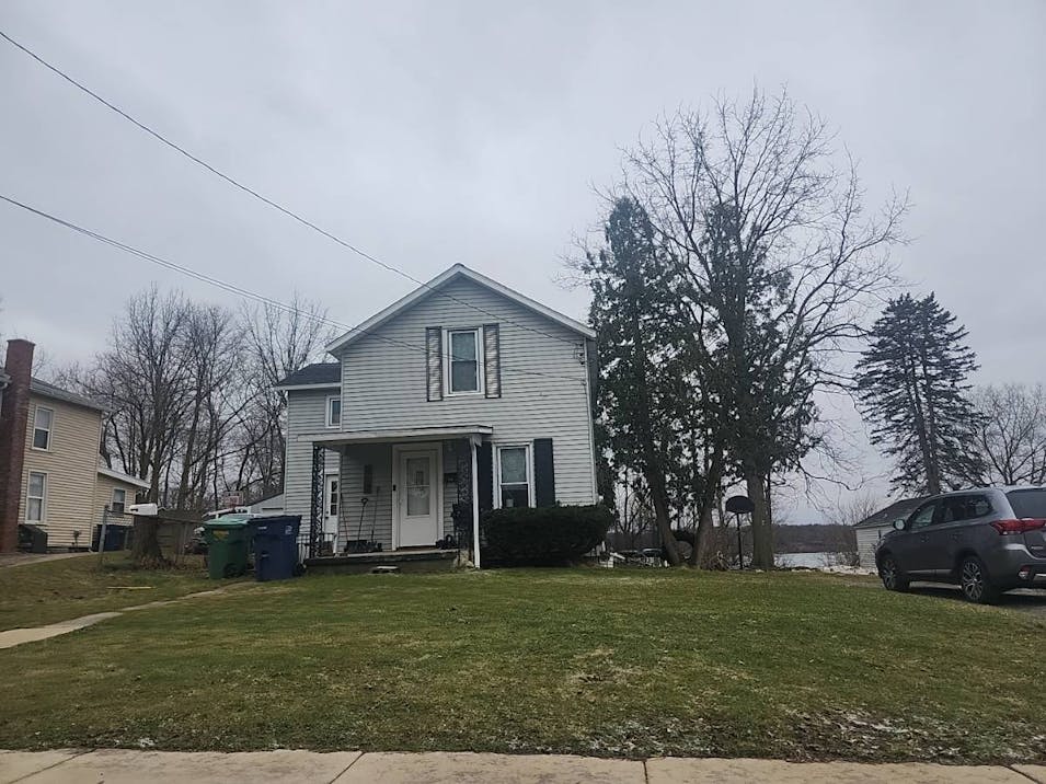 215 W State St Cassopolis, MI 49031, Cass County