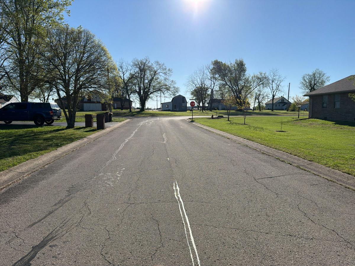 Troutman Dr, Lebanon, MO 65536